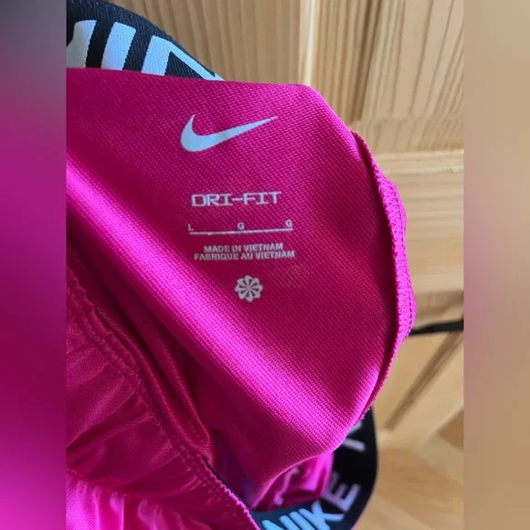 Nike Dri‎ Fit Fuscia Shorts Size Large - Picture 5 of 6